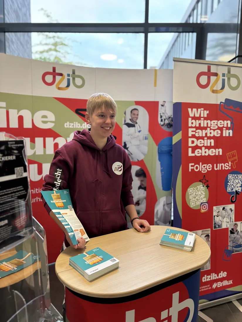 Daria am Messestand von Bedenknecht